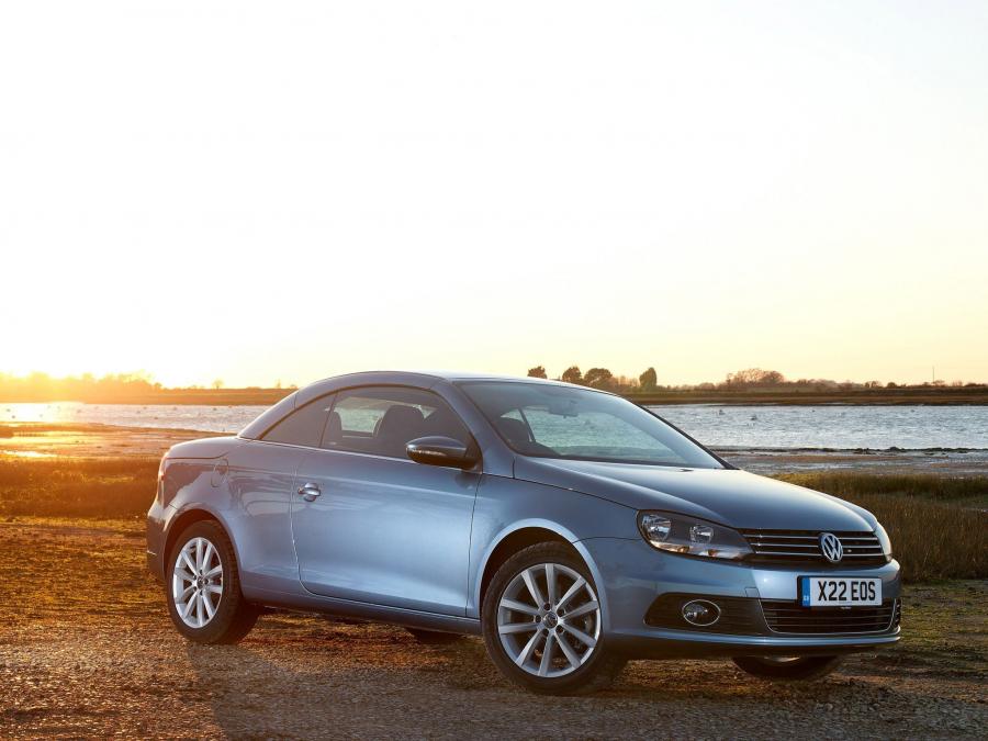  Volkswagen Eos 2.0 TDi BlueMotion 2010 года  (UK) (фото 13 из 29)